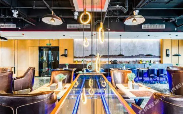 Отель Xinyi Holiday Hotel Puyan Road