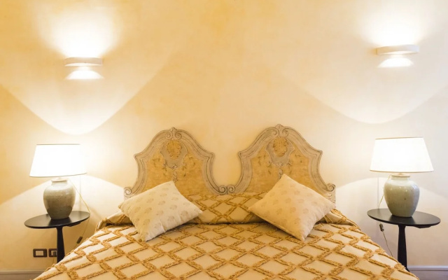 lolART  luxury at Spanish Steps
