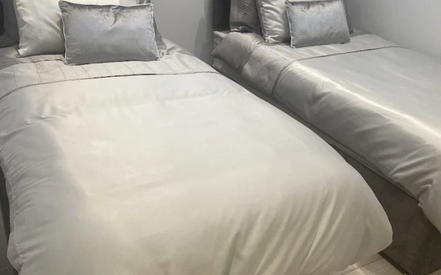 Modern 3-bed Apartment in Magherafelt Sleeps 8