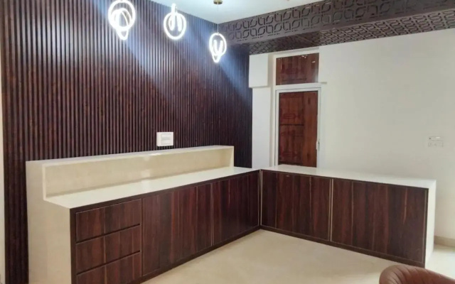OYO 22115 Hotel D Plaza