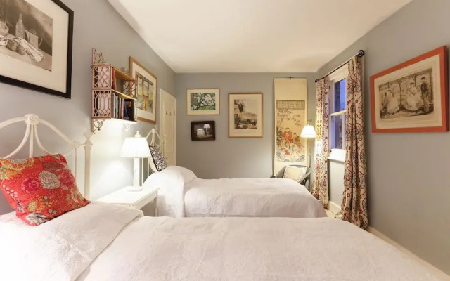 JOIVY Attractive Chelsea Apartment Sleeps 4