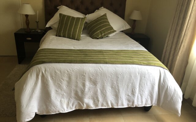 Bamboo Place in Harare, Zimbabwe from 147$, photos, reviews - zenhotels.com guestroom