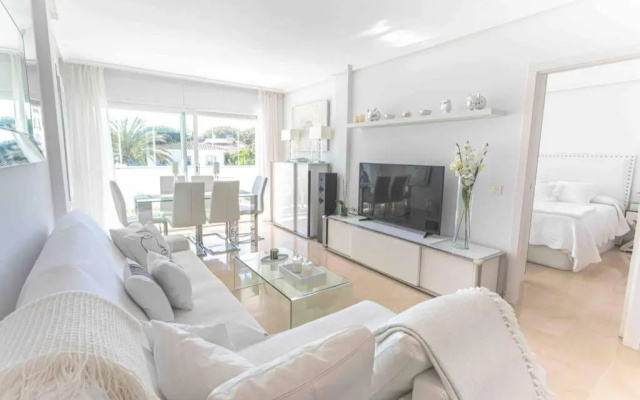Brigth Apartment/2BED/2BATH/100m beach/Sea Views