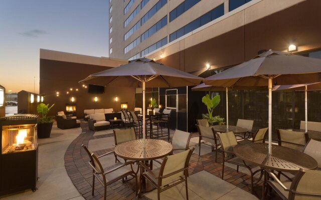 Hilton Suites Chicago/Oakbrook Terrace 2