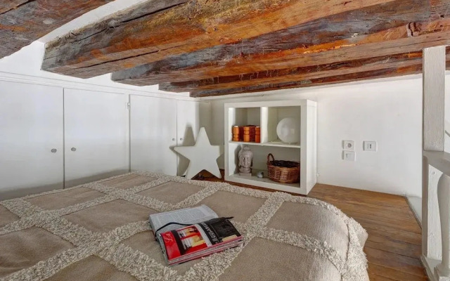 Charming Le Marais Mezzanine Studio