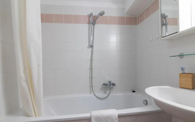Kingsize Central Station Residence