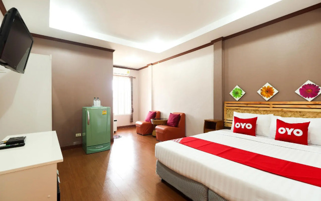 OYO 359 Golden Nakara Place (Vaccinated Staff)