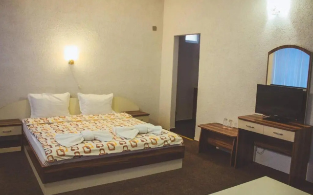 Edi Hotel