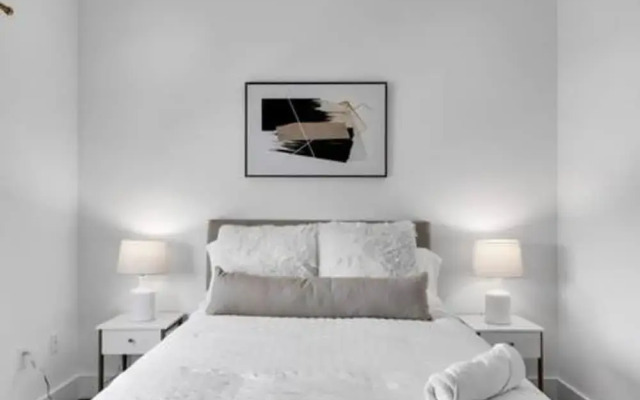 3282 SW 28th St Private Pool 4BD 2 5BA Parking Laundry Wi-fi