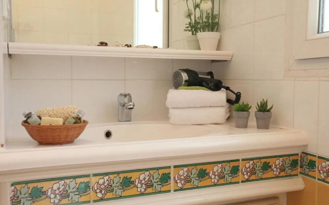 Cozy apartment in the beautiful fortified town Grimaud