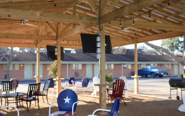 The Oak Motel
