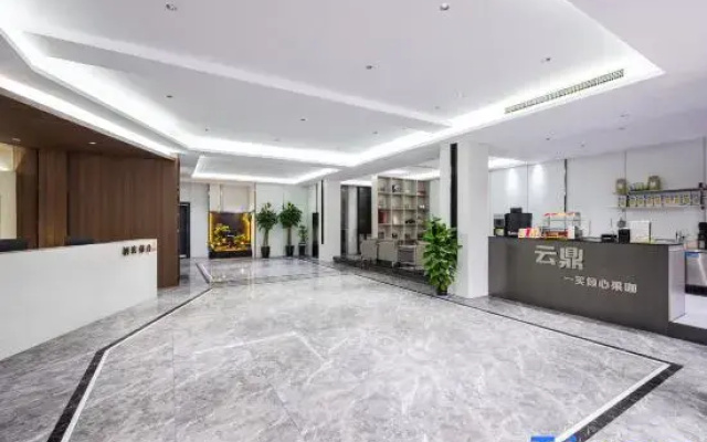 Yunding International Hotel (Yiwu Heart Santing Road Night Market)