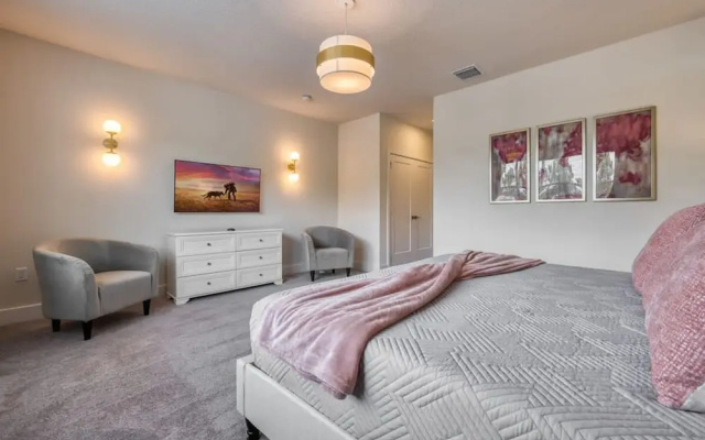 Modern Luxury Retreat-pool Mickey Harry Potter Bedrooms