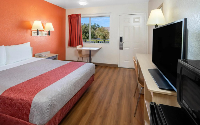 Motel 6 Riverside West - Jurupa Valley