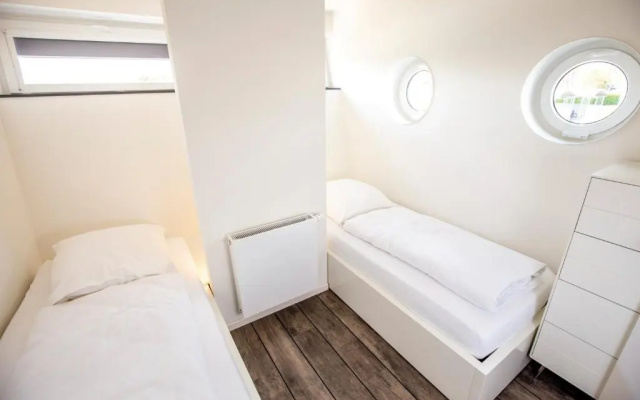 KYST 5410 Floating Home 2