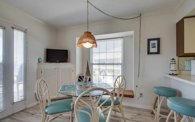 Summer Breeze 312 1 Bedroom Condo by RedAwning