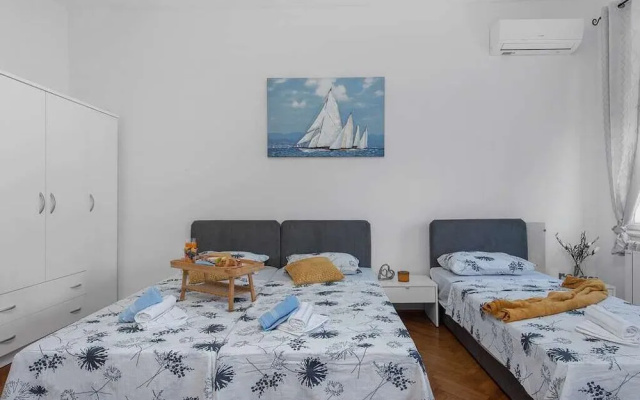 La Guardia apartments