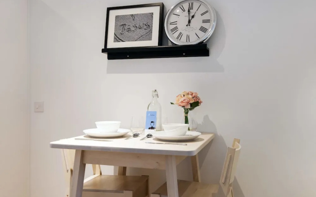 The Shalfleet Drive Apartment - ATN