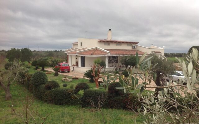 Апартаменты Apartment With one Bedroom in Crispiano, With Pool Access, Enclosed Garden and Wifi - 10 km From the Beach Криспьяно вид на фасад