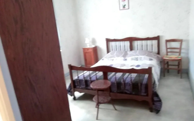 House With 3 Bedrooms in Montbron, With Furnished Garden