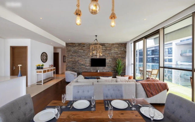 7 Min to Beach 2 BR City Walk