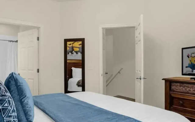 Luxury 4 BDR House Near Disney 11105