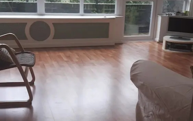 Charming 2 Bedroom Apartment in East London