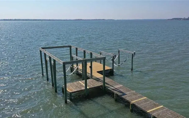 Dolphin Lookout 4 Bedroom Home by RedAwning