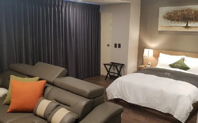 Western Bay Marina Hotel
