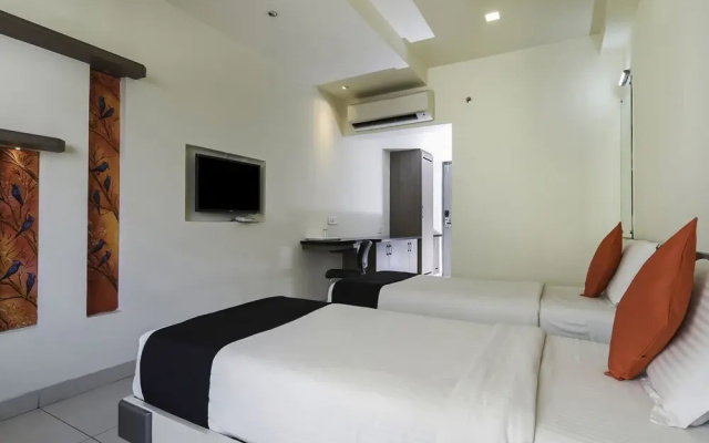 Apple Hotel By OYO Rooms