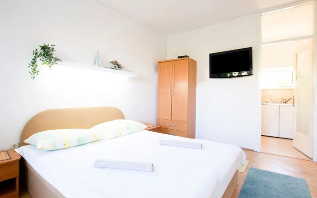 Cosy Holiday Home in Baška Voda With Terrace