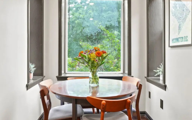 Spacious Sunny Shaw 1BR 1BA Apartment