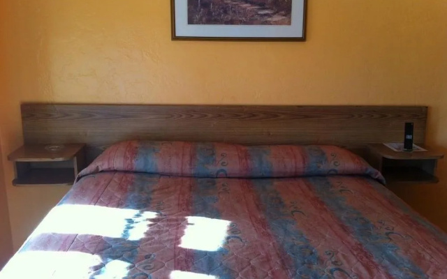 Raymoure Motel