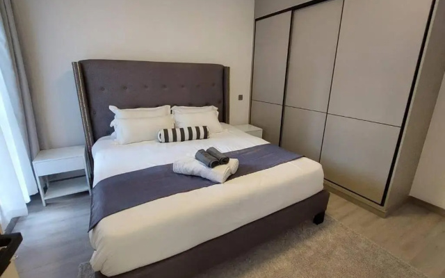 Lovely 2 br serviced apartment with pool