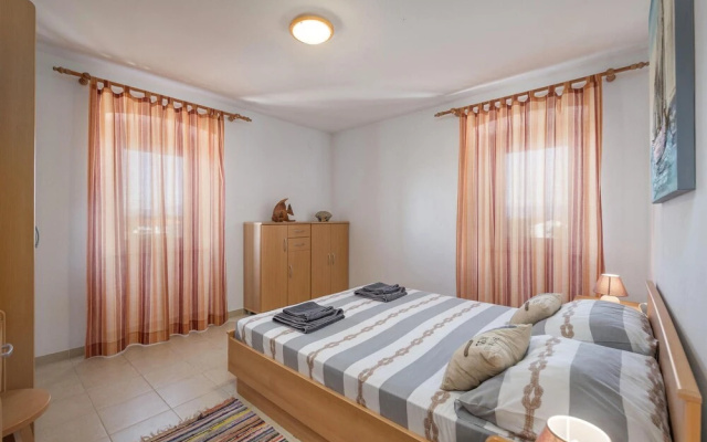 Stunning Home in Sveti Anton With Wifi and 4 Bedrooms