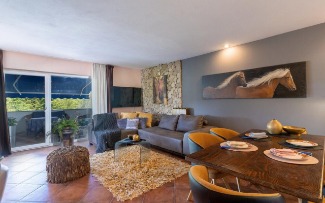 Beautiful Apartment in Brncici With Wifi and 2 Bedrooms