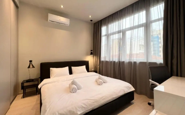 #Aura Studios & Suites F24