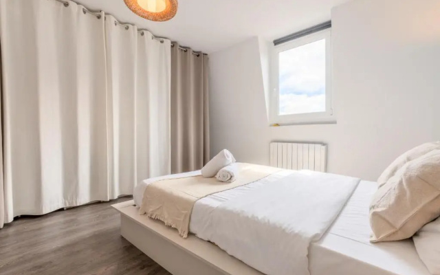 lille centre - beautiful bright and cozy t2! 3pers