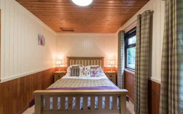 Bluebell Lodge 2 with Hot Tub