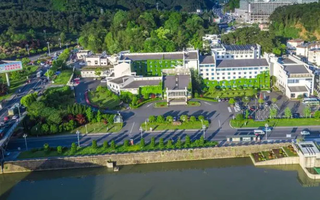Symphony Craws Nest Hotel