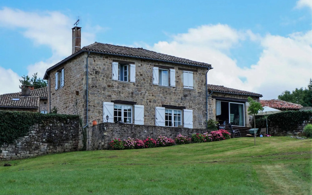 Superb Holiday Home in Saint-Beauzile with Private Pool