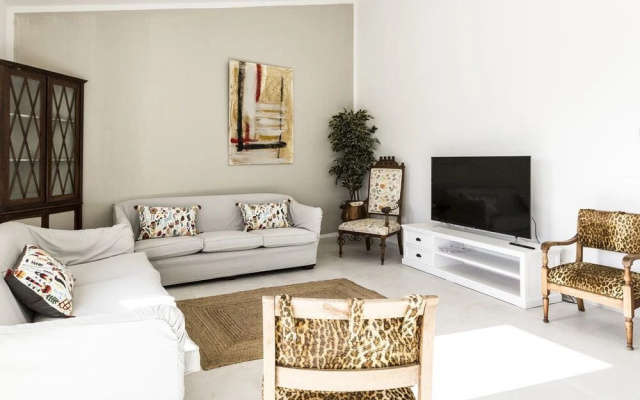 Residence by G Can Rochet