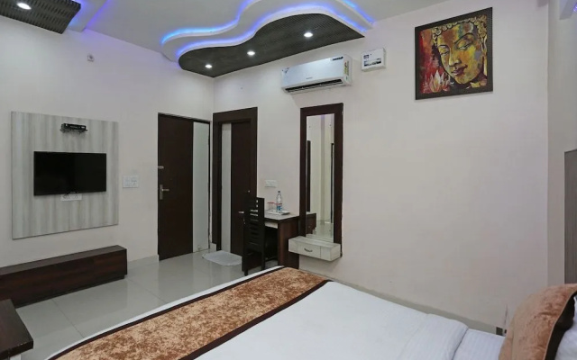 OYO 3202 Hotel Gayatri Residency