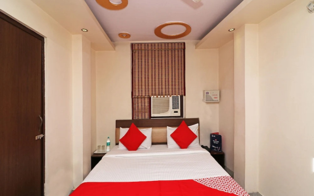 OYO 4011 Hotel Travellers Inn