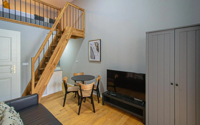 Main train station apartment close to the the Main Square!