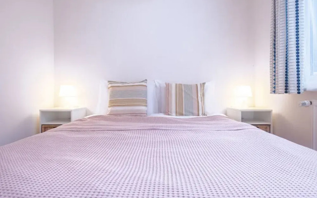 Flat with Balcony near Bull Statue in Kadikoy