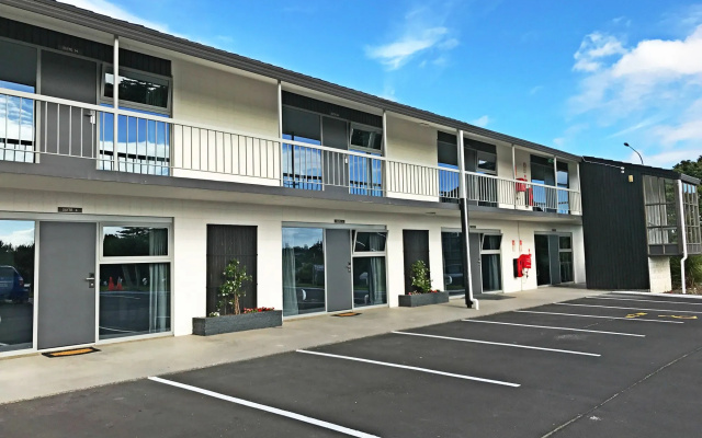 Ellerslie Palms Motel