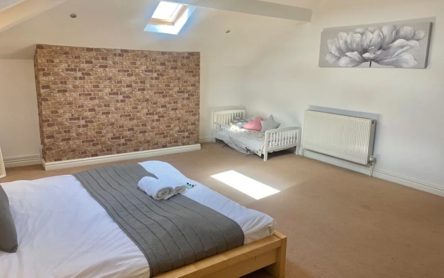 Beach House - Penthouse 3 Bed Apartment