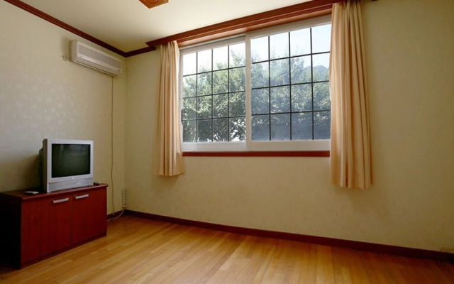 Jecheon (Worak Pensionville) Manet House