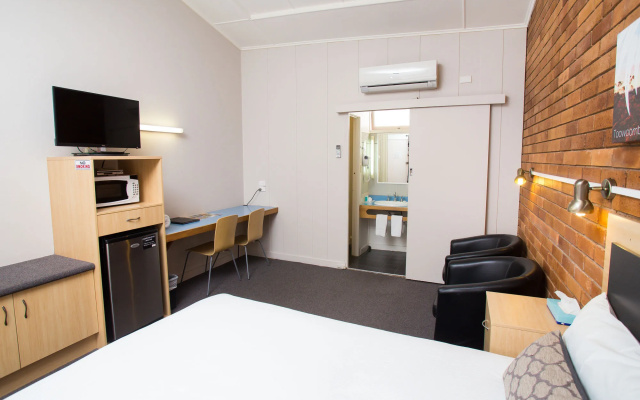 Downs Motel